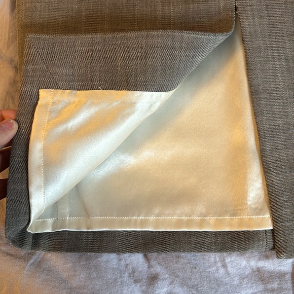 Beautiful midi length Ports skirt. Removable button waistband. Silk lined. - Picture 2 of 8